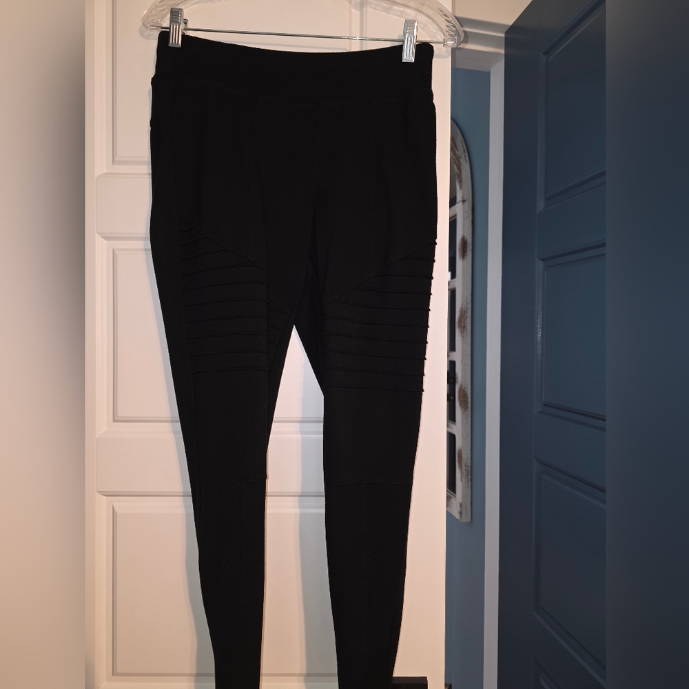 Market & Spruce Black Ribbed Ponte Leggings